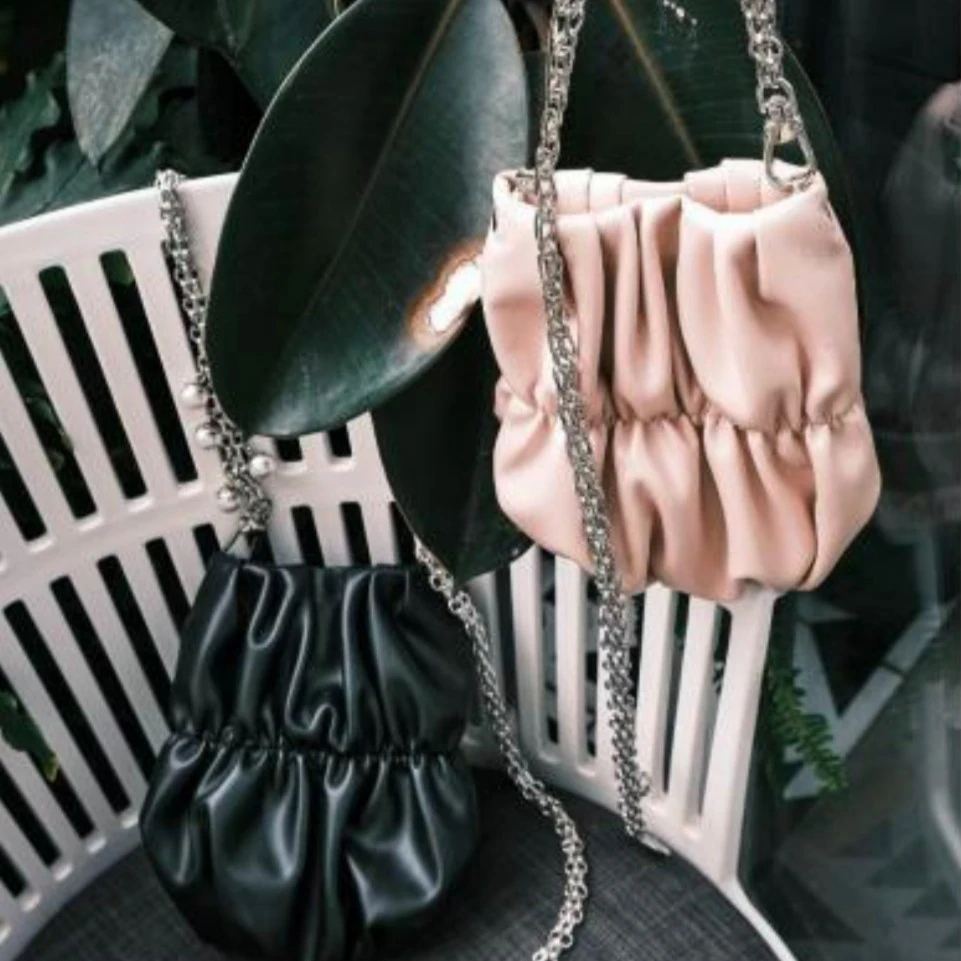 澳洲设计师品牌EvanaCheng珍珠多用途肩带甜美可爱彩色皱皱包（新）