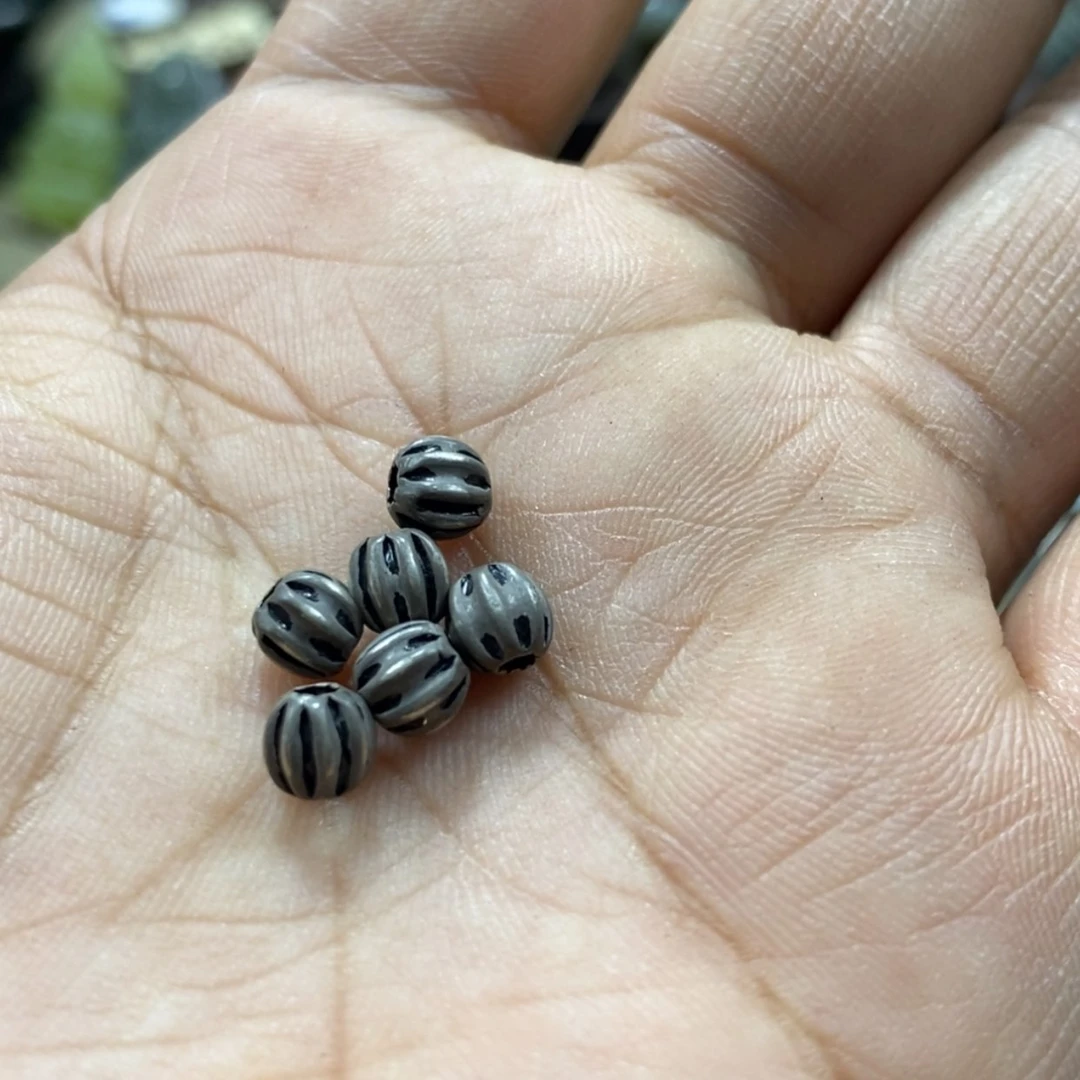 【闪购商品】琉璃颈饰用****殷