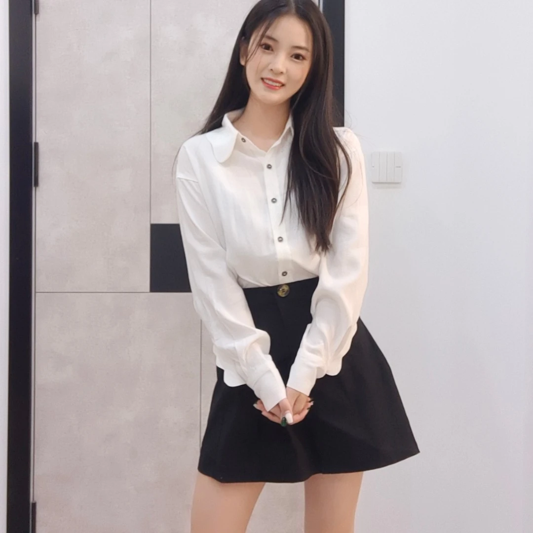 春秋叠穿女士设计感蝴蝶袖长款通勤小众气质时尚百搭长袖白色衬衫