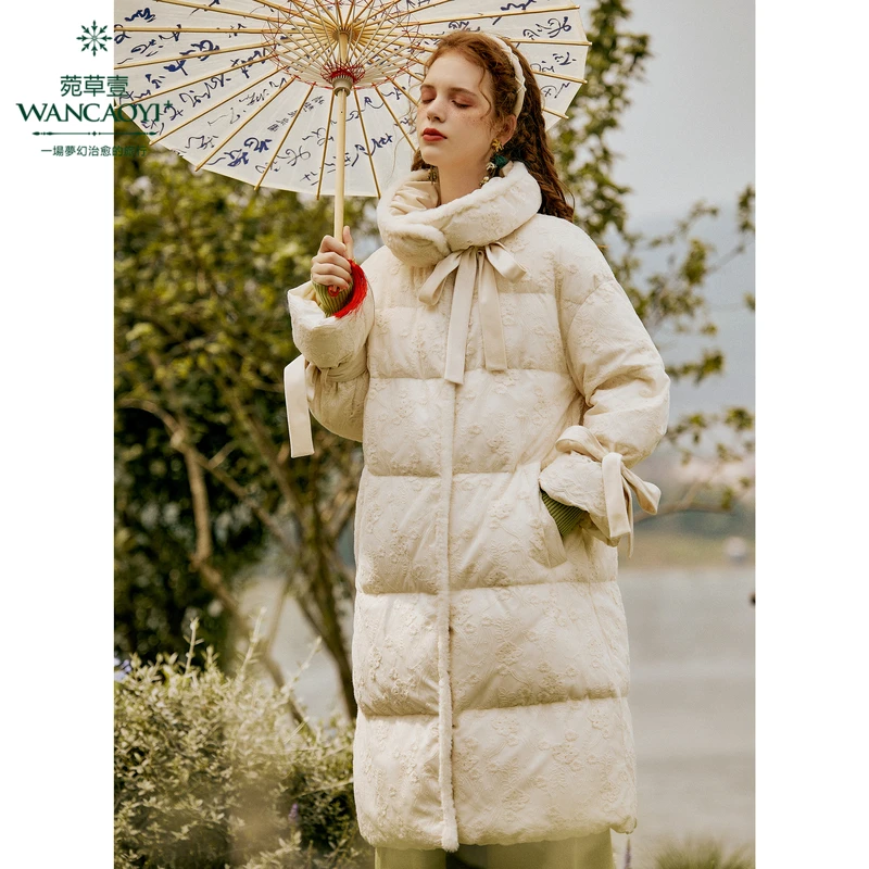 菀壹羽绒服女2024冬季蕾丝绣花立领中长款加厚保暖外套Y50330351