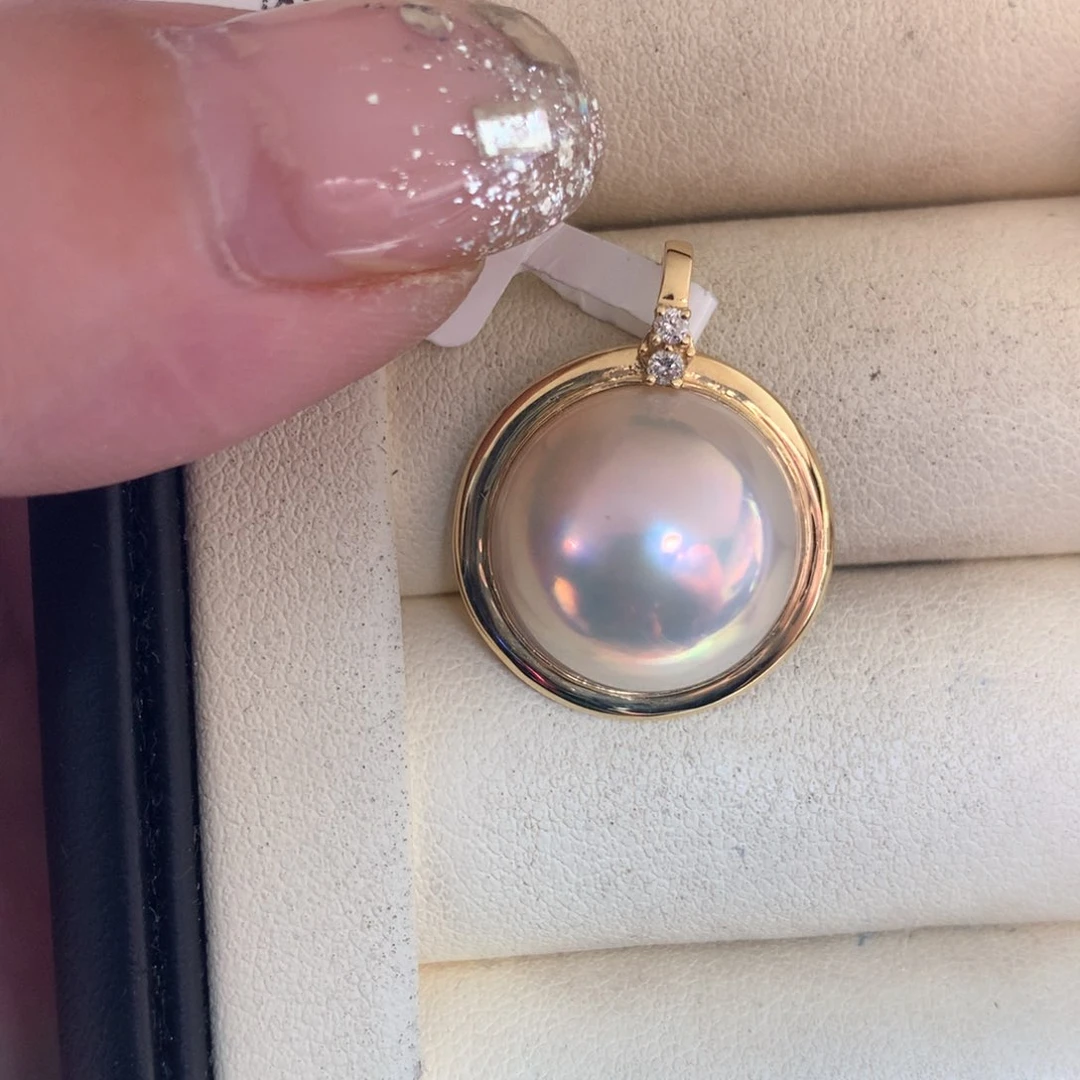 拼合珍珠（马贝珠）颈饰18K金镶嵌