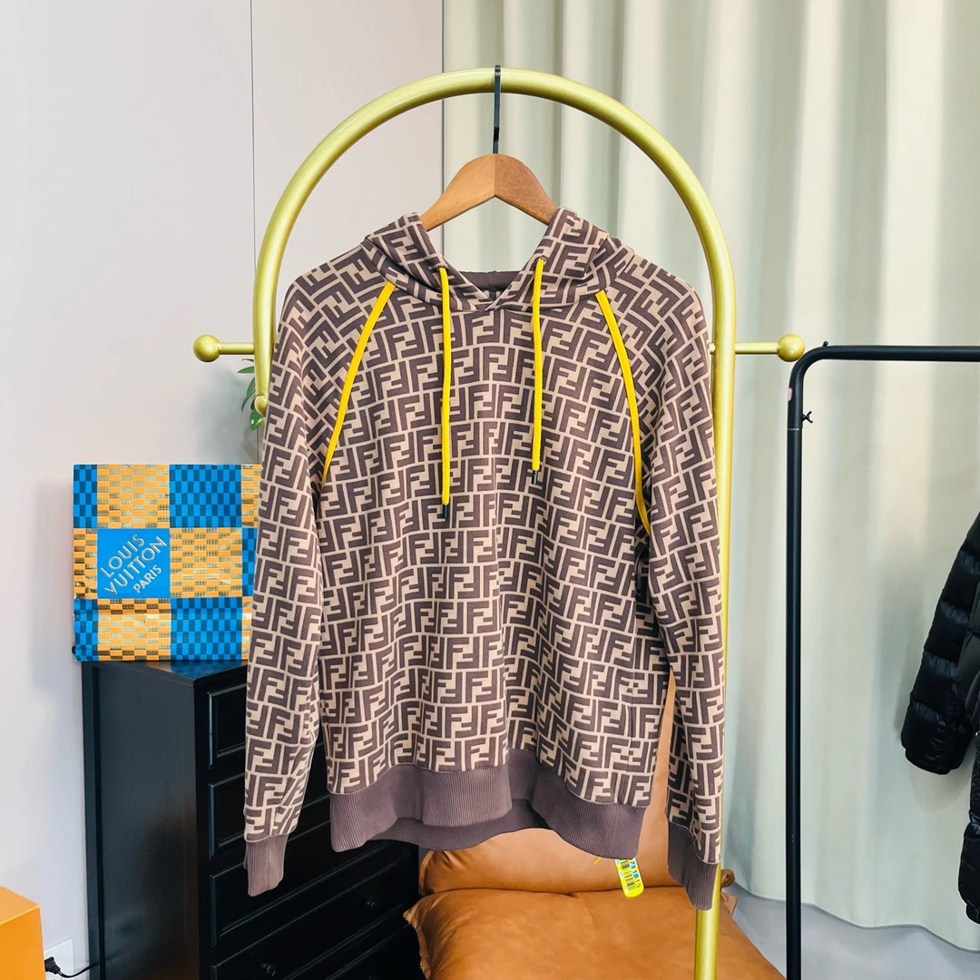 Fendi 棕色满印帽衫 公价8600 XS码 99新/无配件