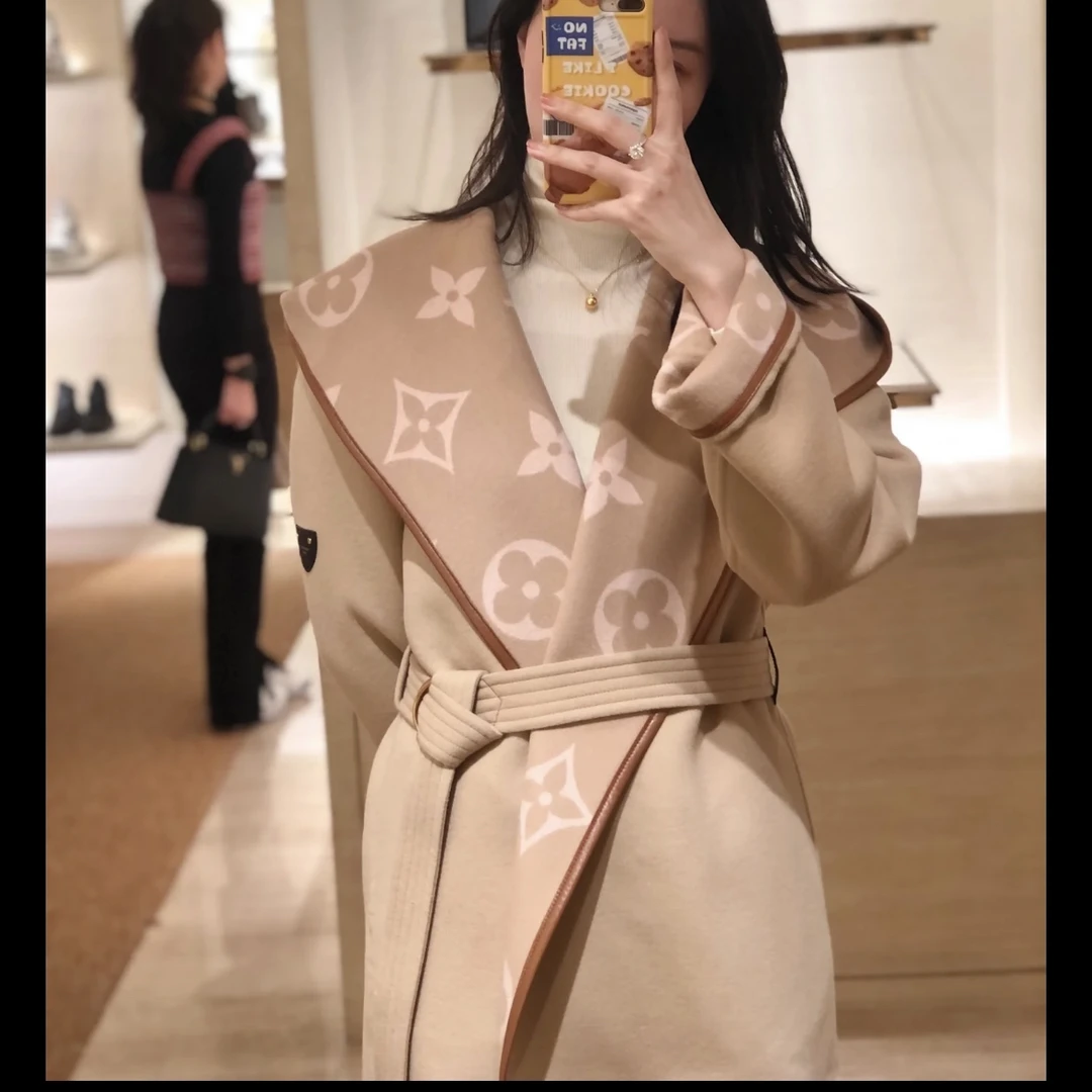 Louis Vuitton/路易威登 棕色内里满印大衣 42码