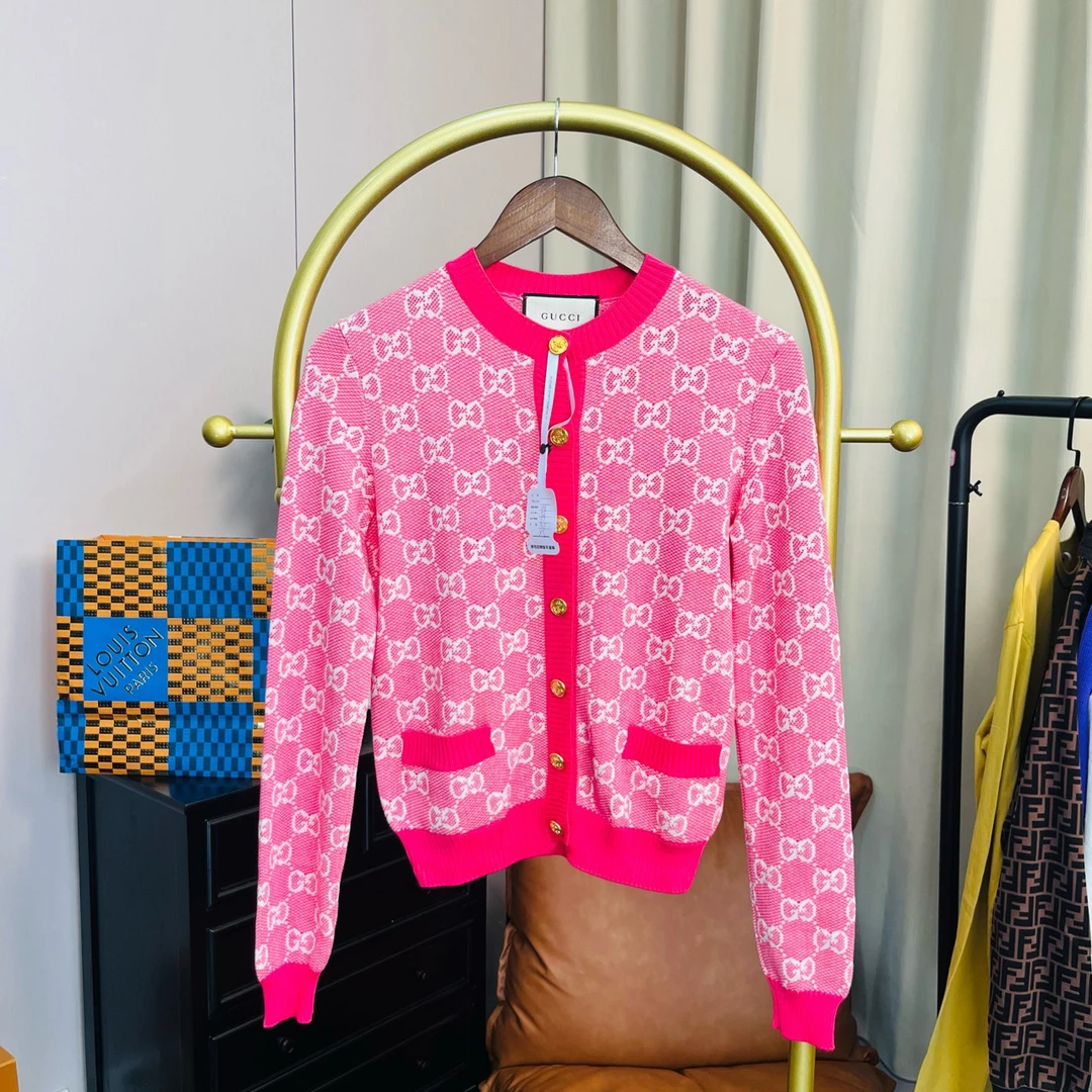 Gucci/古驰 粉色满印金扣开衫 公价12800 XS码/99新/无配件