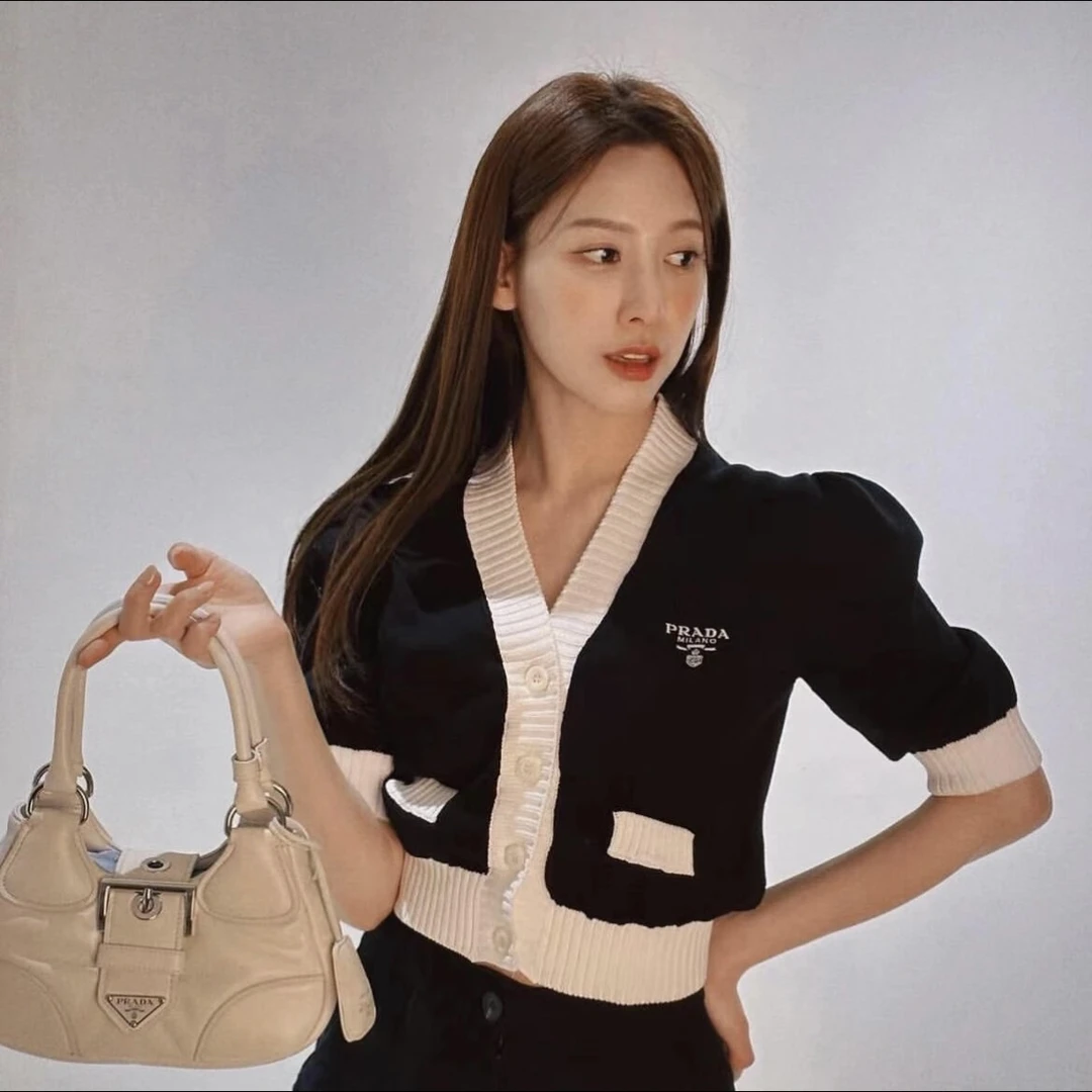 Prada 黑白刺绣logo开衫 36码