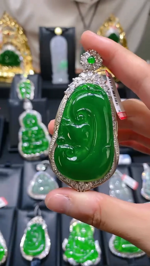 【闪购商品】翡翠颈饰未镶嵌天然A货翡翠l12