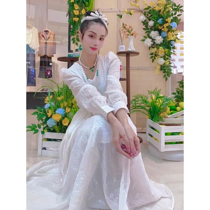 【白雪公主3】秋冬新款长袖气质系列重工刺绣纯白优雅收腰公主裙