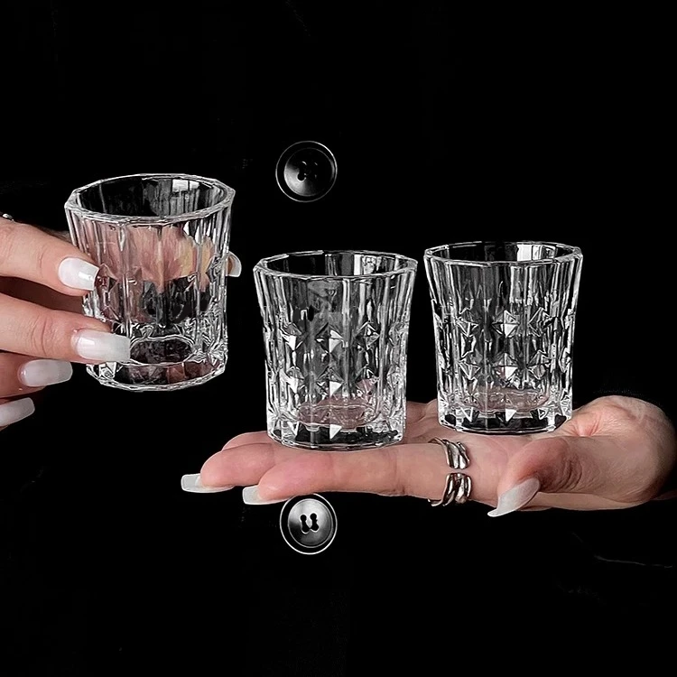 【8只装】钻石菱形白酒杯白酒分酒器家用玻璃酒具高档烈酒杯酒盅