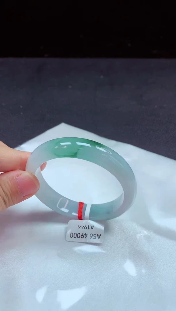 【闪购商品】翡翠手镯未镶嵌镯子56