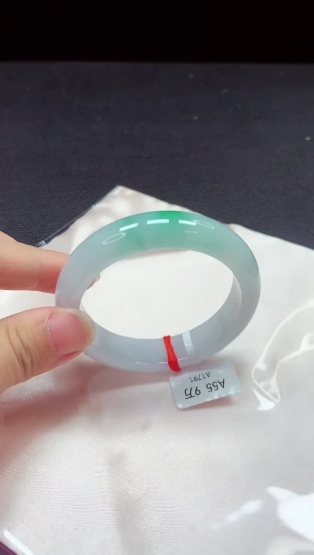 【闪购商品】翡翠手镯未镶嵌镯子55+