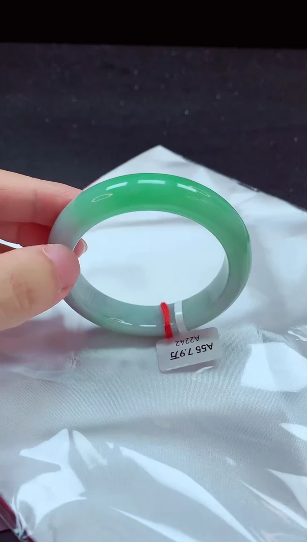 【闪购商品】翡翠手镯未镶嵌镯子55+