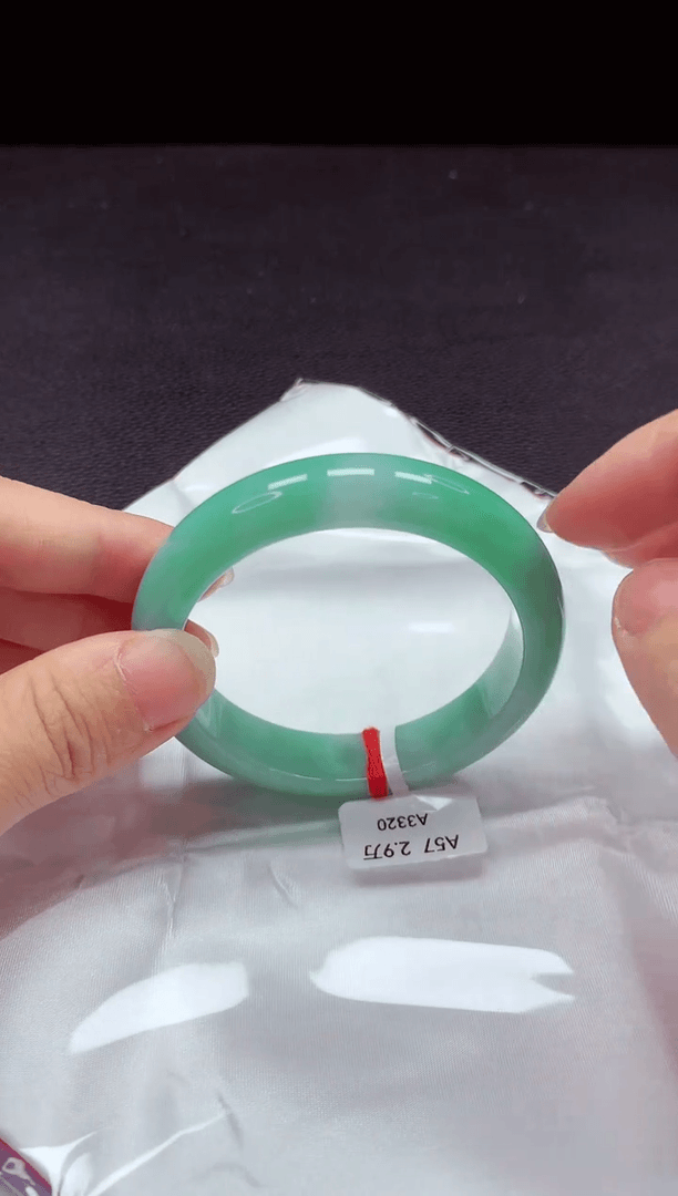 【闪购商品】翡翠手镯未镶嵌镯子57+