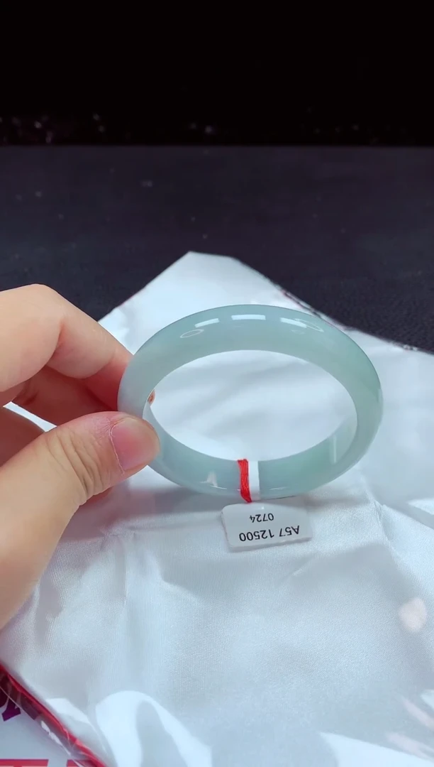 【闪购商品】翡翠手镯未镶嵌手镯57
