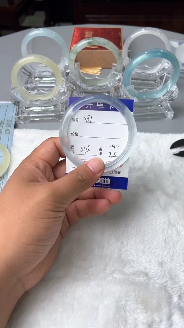 【闪购商品】石英质玉手镯未镶嵌60.5 冰冰蓝