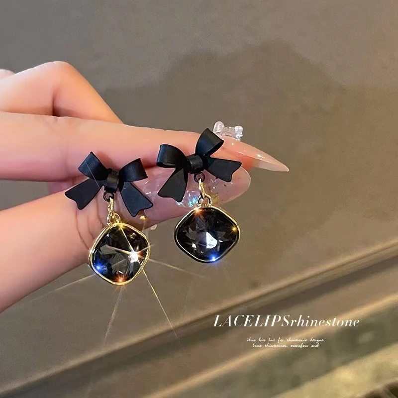 合金耳饰 黑蝴蝶结耳钉小众设计高级感轻奢气质耳饰女时尚百搭