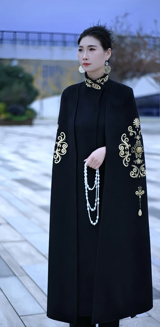 952-2025秋冬新款斗篷双面女王范中式国风刺绣斗篷双面大衣女