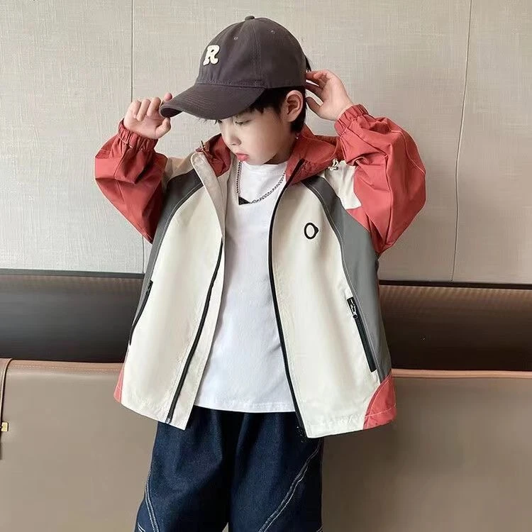 男童外套2024新款儿童秋装冲锋衣男孩休闲韩版洋气外套炸街中大童