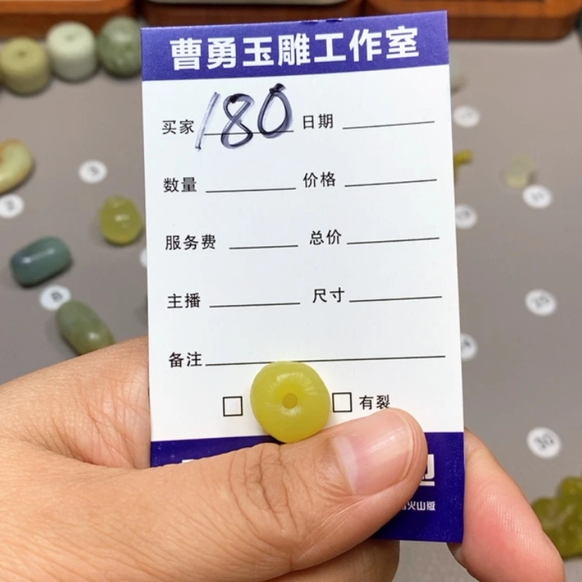 【闪购商品】蛇纹石玉颈饰未镶嵌哈*哈