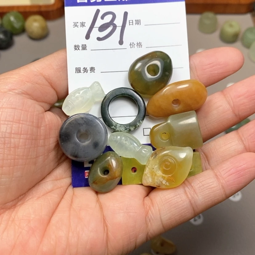 【闪购商品】蛇纹石玉颈饰未镶嵌豆**妹