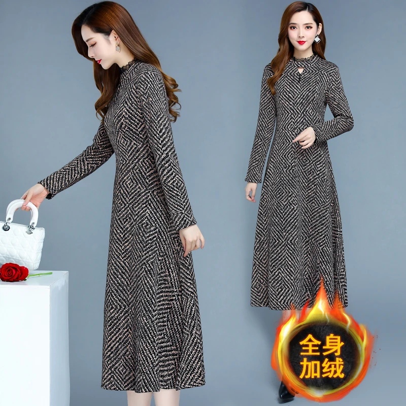 高端气质配大衣秋冬长袖连衣裙女2024新款冬季妈妈加绒加厚打底裙