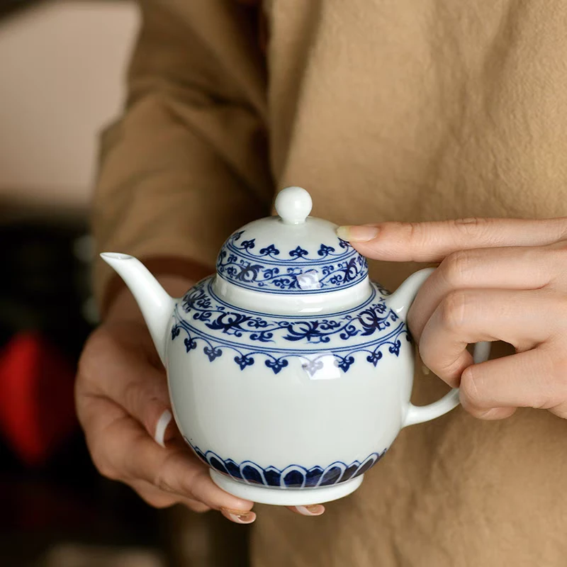 景德镇手工手作釉下彩青花瓷宝相纹高端陶瓷美人尖茶壶（200CC）