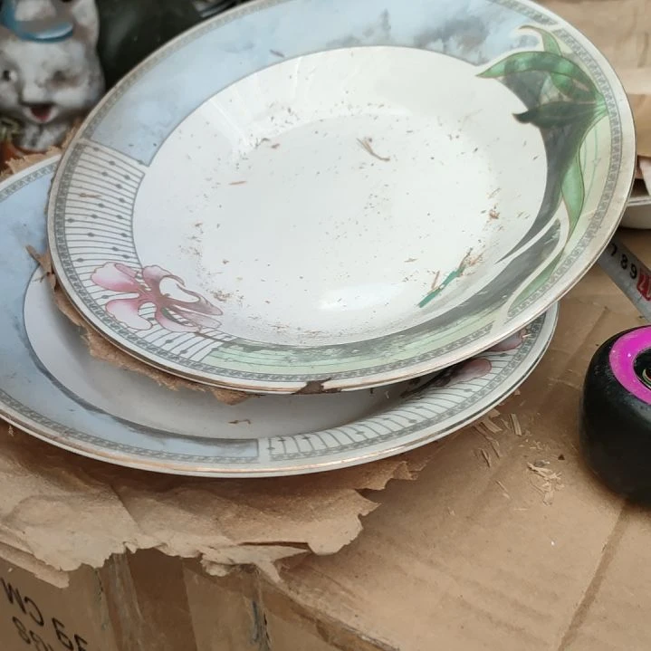 摆件盘子碗茶壶啥都有