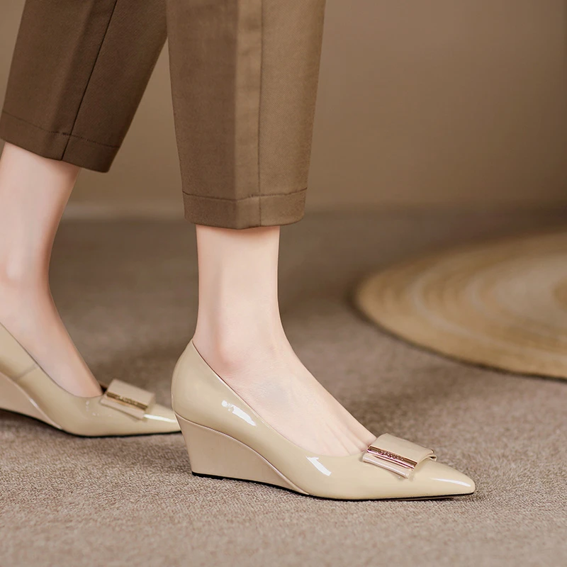 法式杏色尖头高跟鞋女气质方扣真皮浅口坡跟单鞋通勤不累脚工作鞋