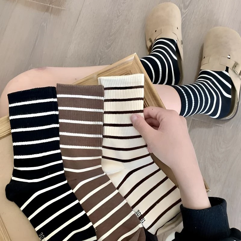 黑白条纹秋冬款女士时尚舒适中筒袜柔软透气中长筒堆堆袜女款