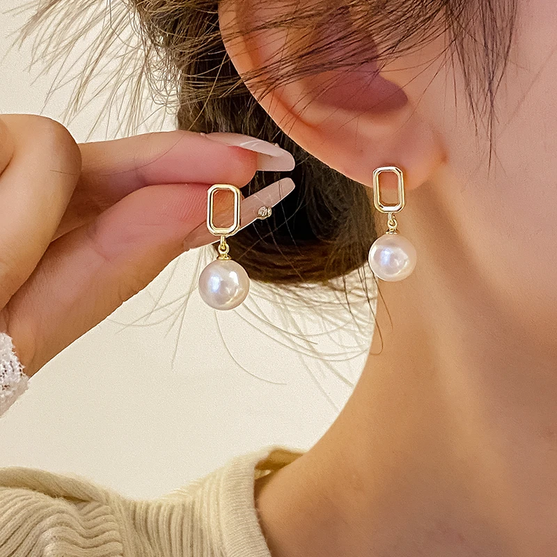 铜合金耳饰 几何轻奢白色珠珠耳环女高级感小众耳坠爆款洋气耳饰
