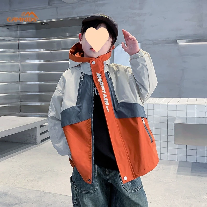 男童春秋装炸街冲锋衣外套2024新款风衣儿童男孩秋季登山防风夹克