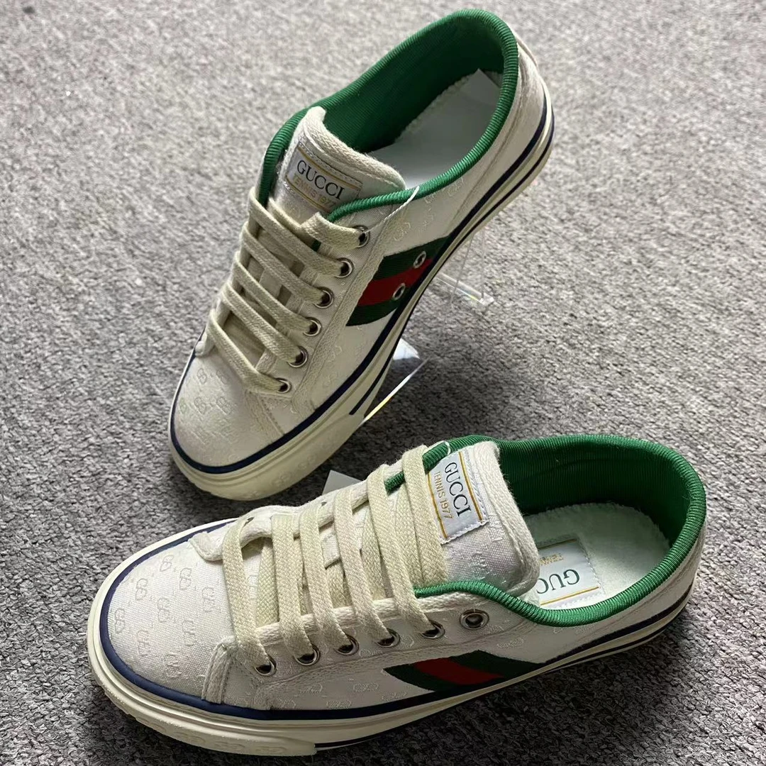 GUCCI/古驰仔仔女鞋折扣 白色老花刺绣1977系列板鞋 35码 1545