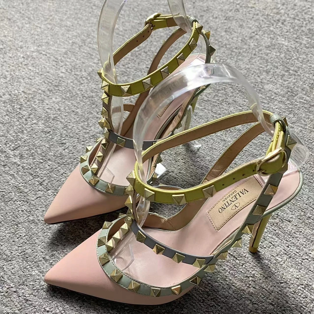 99新 Valentino/华伦天奴 仔仔粉色铆钉二环平底单鞋35码 1376