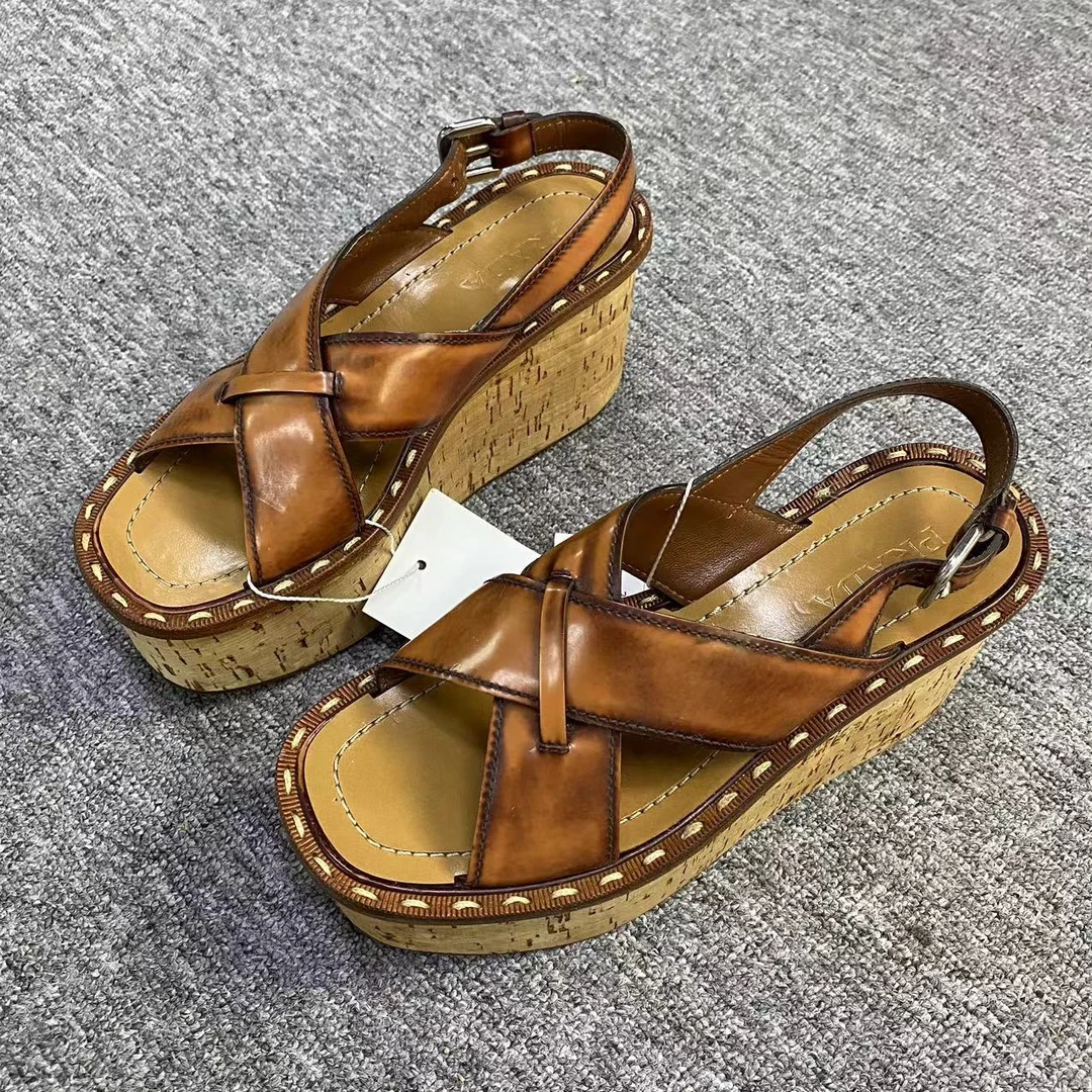 Prada/普拉达仔仔女鞋折扣 棕色交叉绑带厚底时尚拖鞋 36码 312