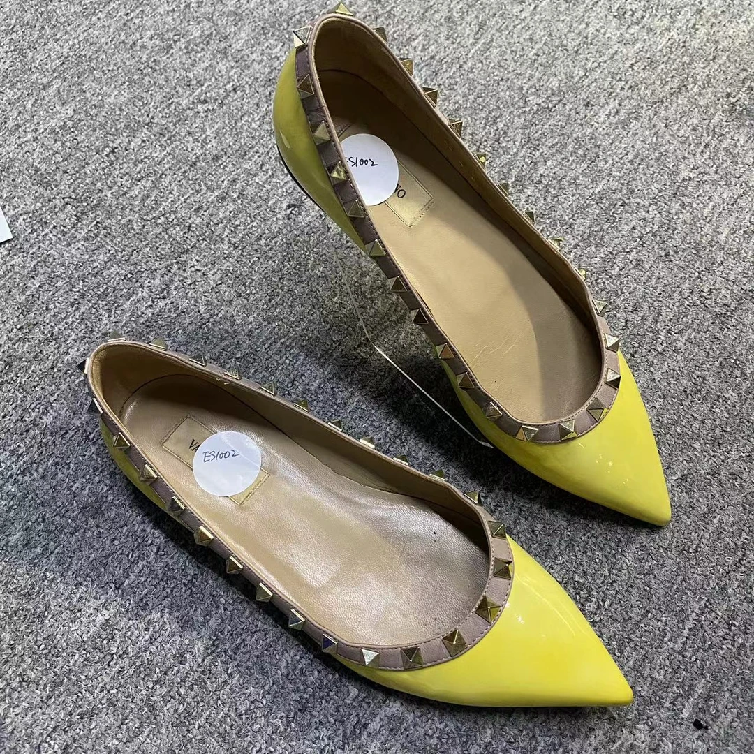 Valentino/华伦天奴仔仔女鞋折扣 黄色铆钉时尚百搭平底鞋37 1002