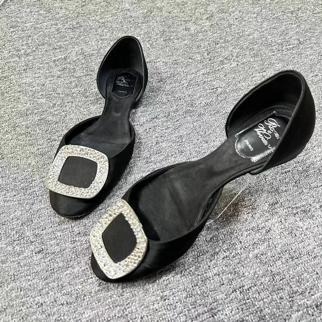 Roger Vivier/罗杰·维威耶黑色缎面钻石方扣平底时尚单鞋36码 872