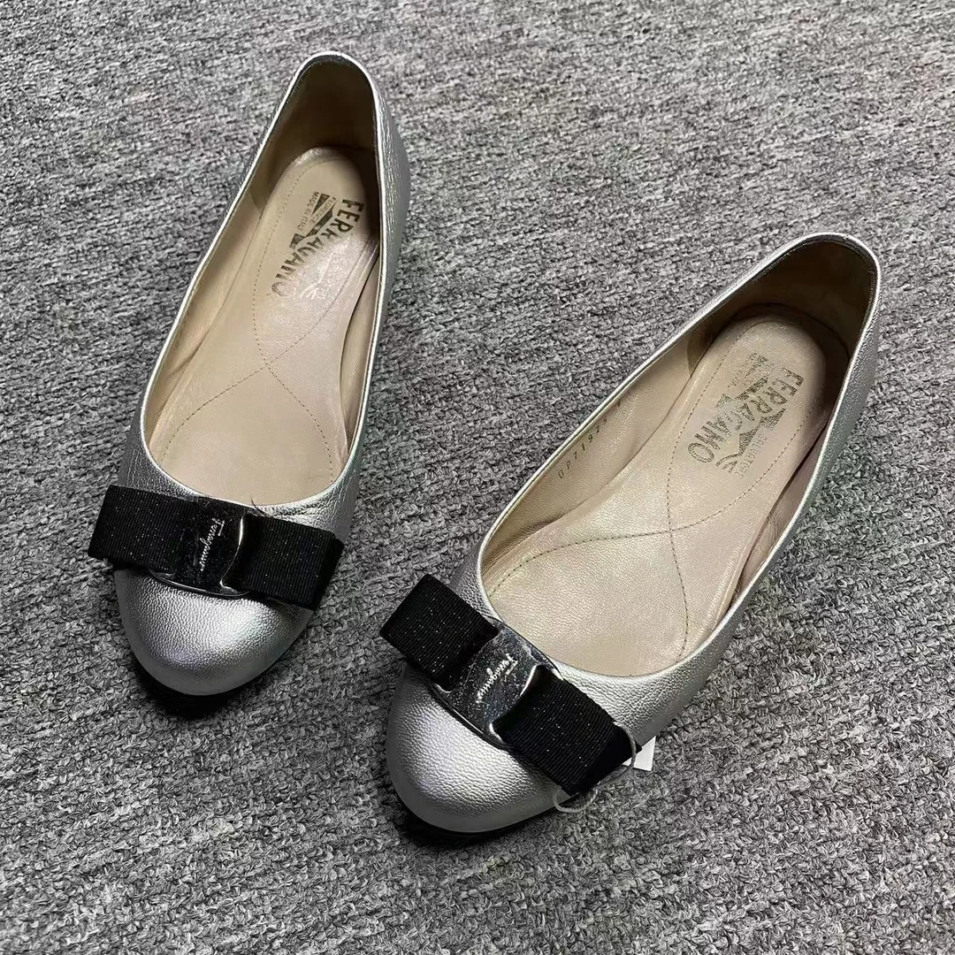 95新 FERRAGAMO/菲拉格慕 35码/仔仔女鞋银色蝴蝶结平底芭蕾鞋660