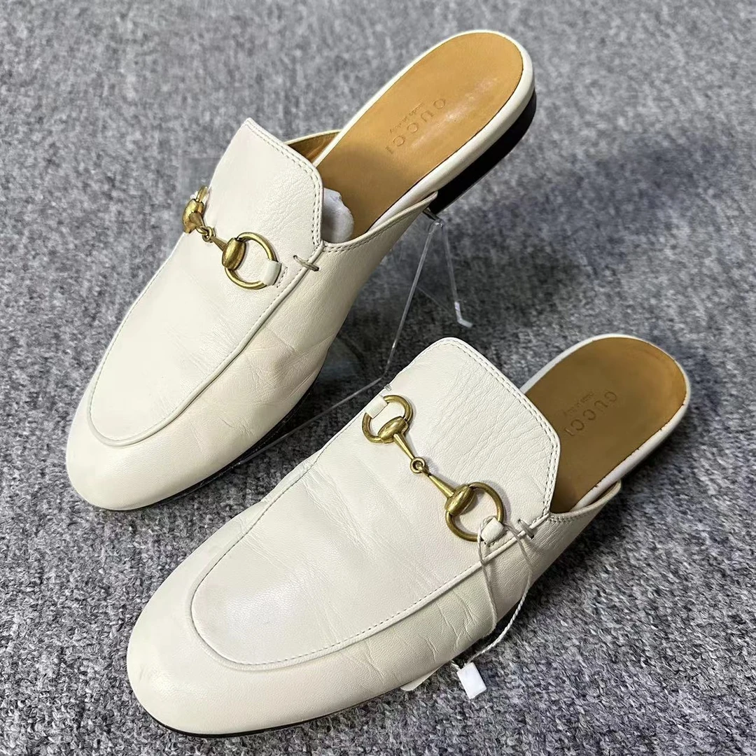 GUCCI/古驰仔仔女鞋折扣 白色包头金色马衔扣穆勒半拖 37码 1143