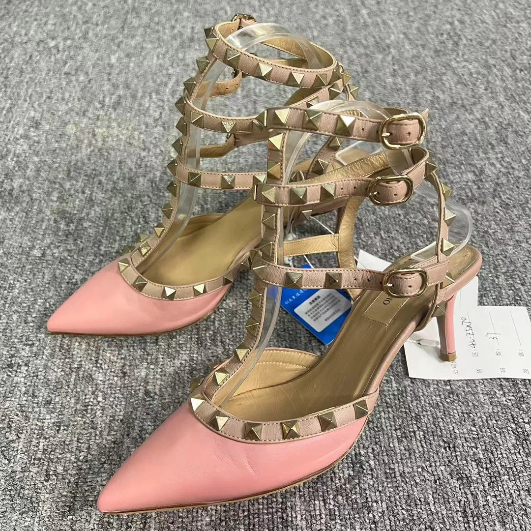 Valentino/华伦天奴仔仔女鞋折扣 粉色三环铆钉高跟鞋 37码 1052
