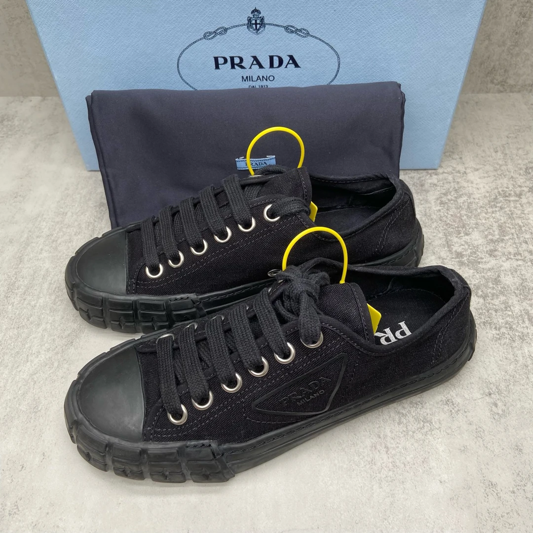 Prada 普拉达 黑色车轮帆布鞋/36码/98新/编码9847/公价5800
