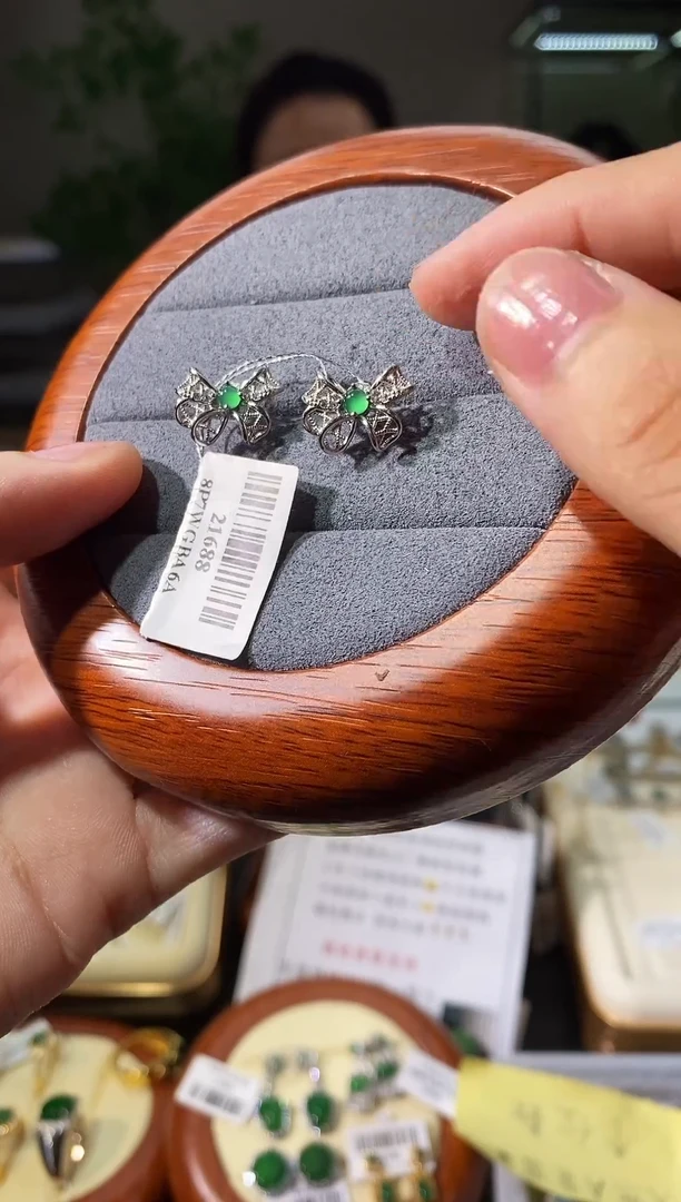【闪购商品】翡翠颈饰银S925镶嵌耳钉21688