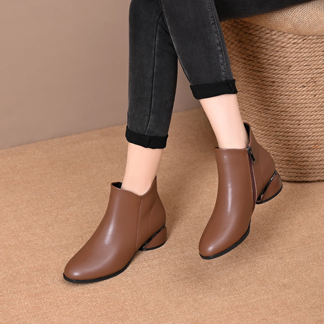 短靴女舒适软底妈妈鞋2025新款秋冬靴子低跟女士皮鞋冬季加绒棉鞋