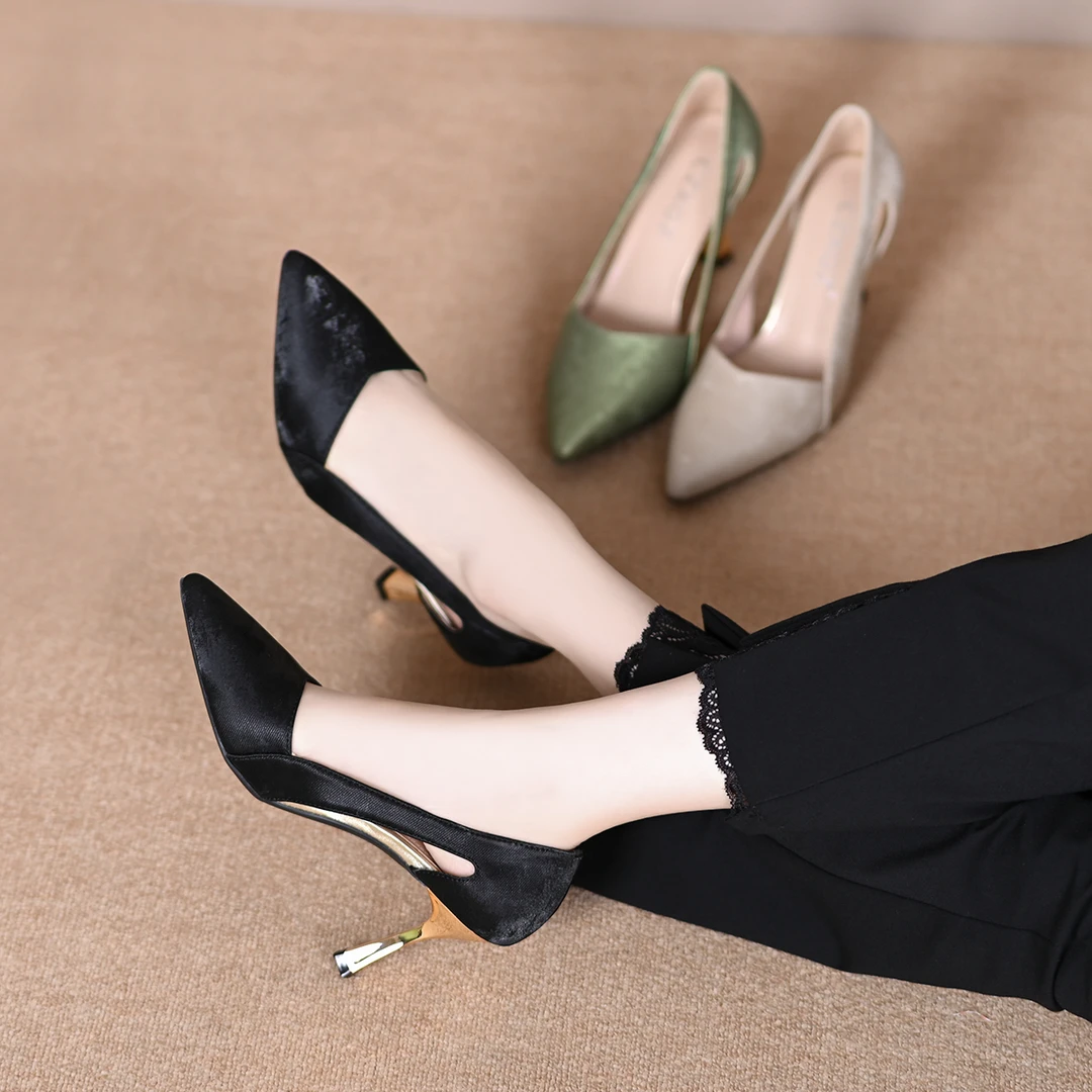 一字扣侧空高跟鞋女2024夏季新款尖头细跟斩男法式软皮配旗袍绿色