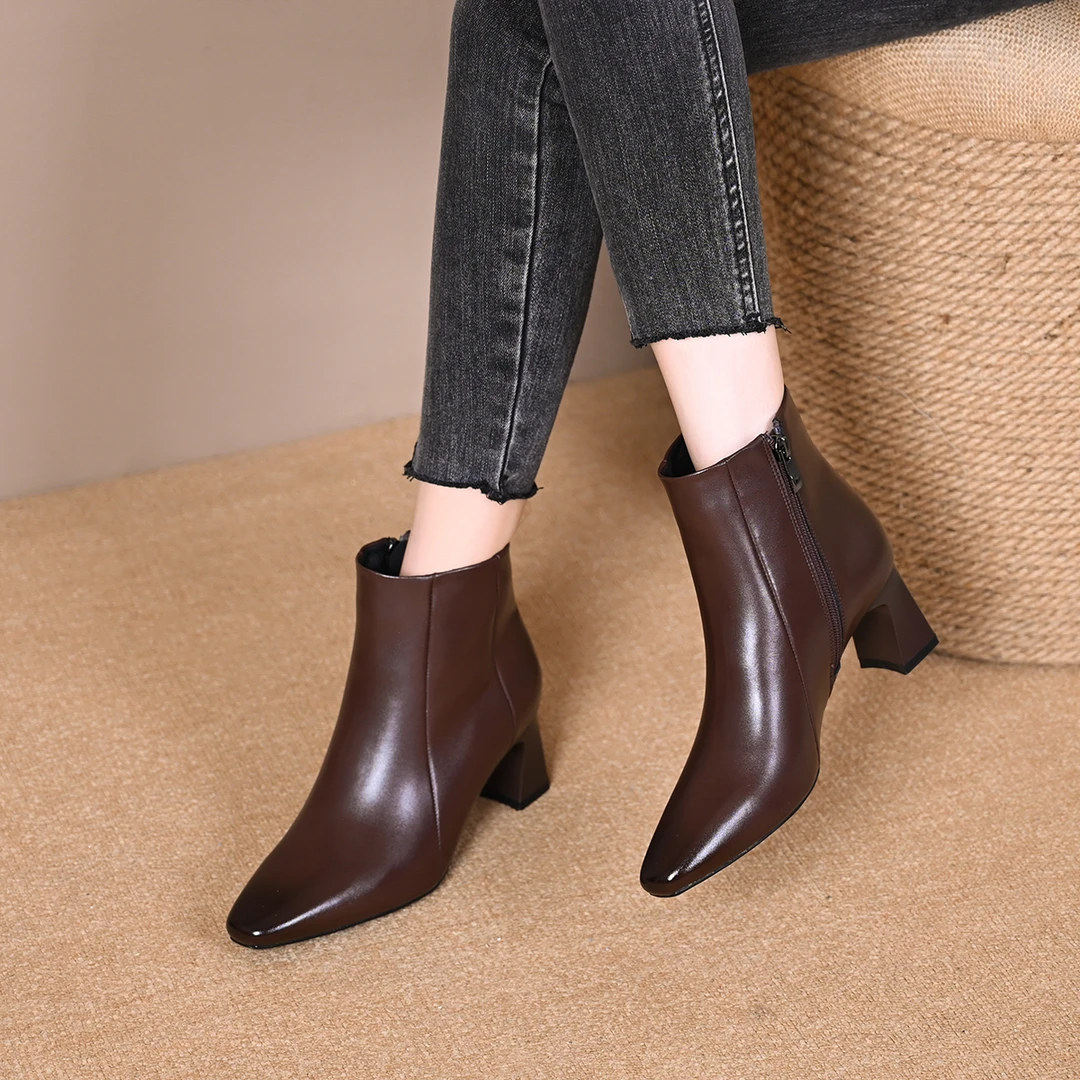 复古软皮短靴女2025春秋季新款单靴尖头高跟靴子女鞋靴粗跟马丁靴