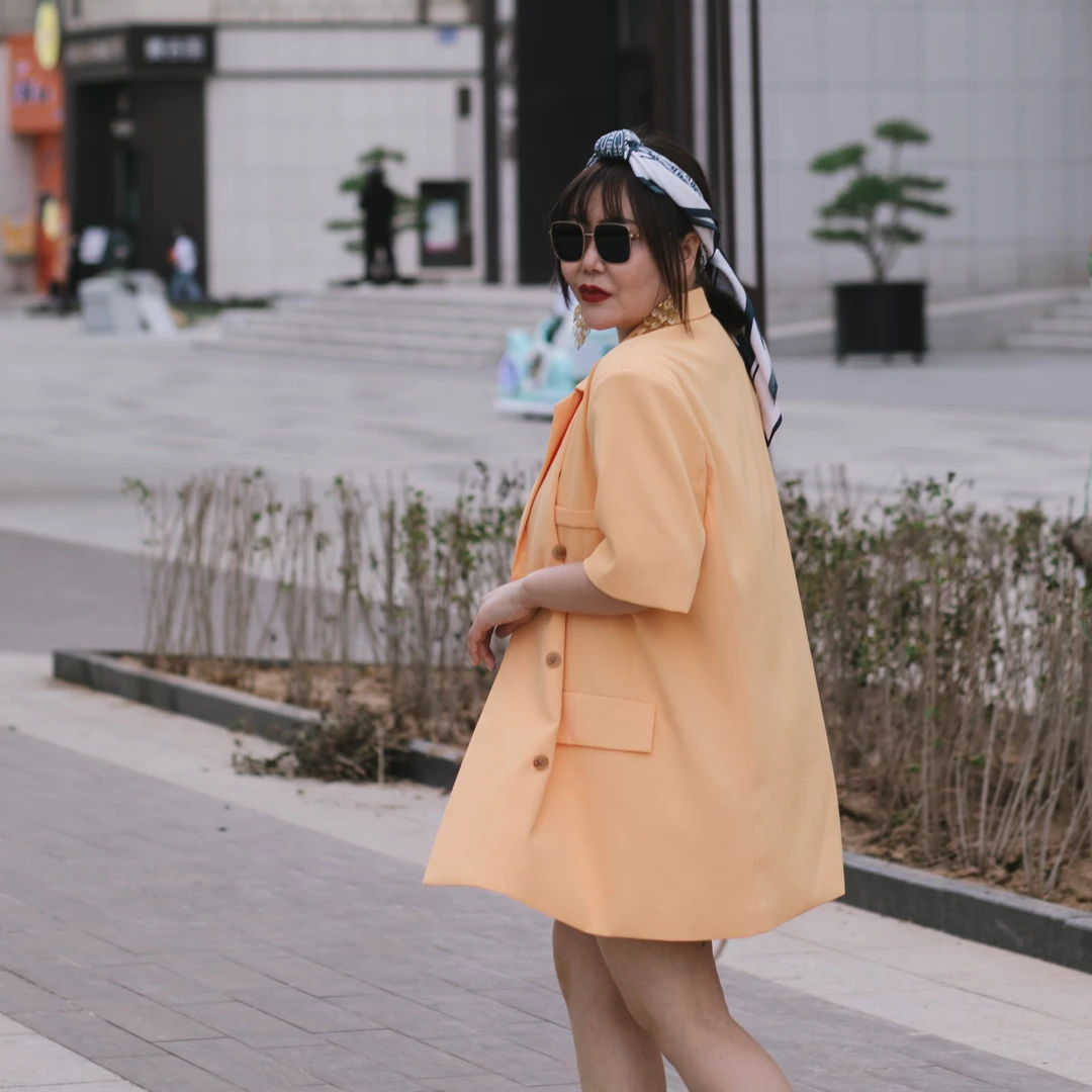 悦己美学2025《蜜桃成熟时》》系列设计师款百搭时尚显瘦版西服外套