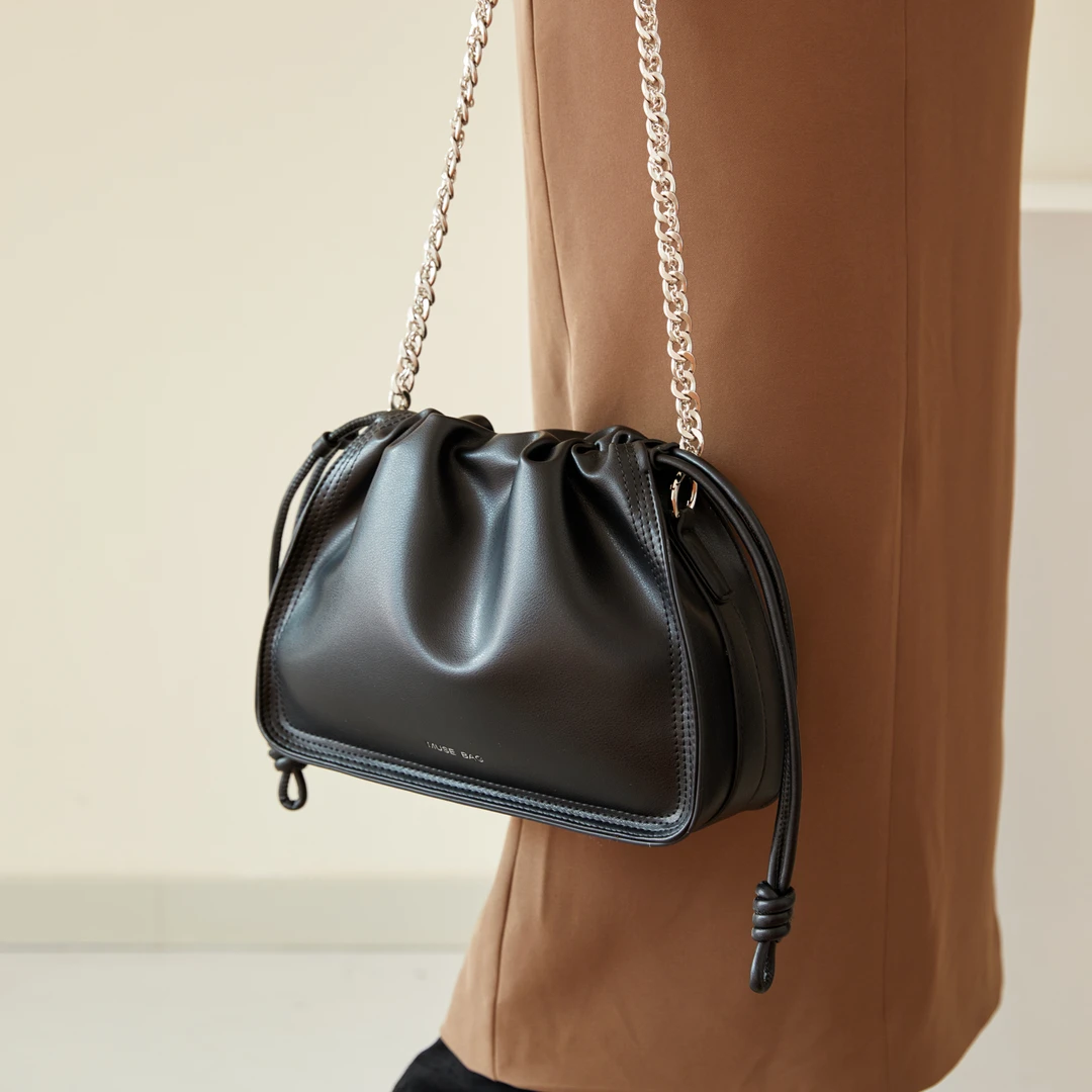 （27*19*9）时尚百搭女士小众单肩包褶皱春夏简约云朵包高级感斜跨