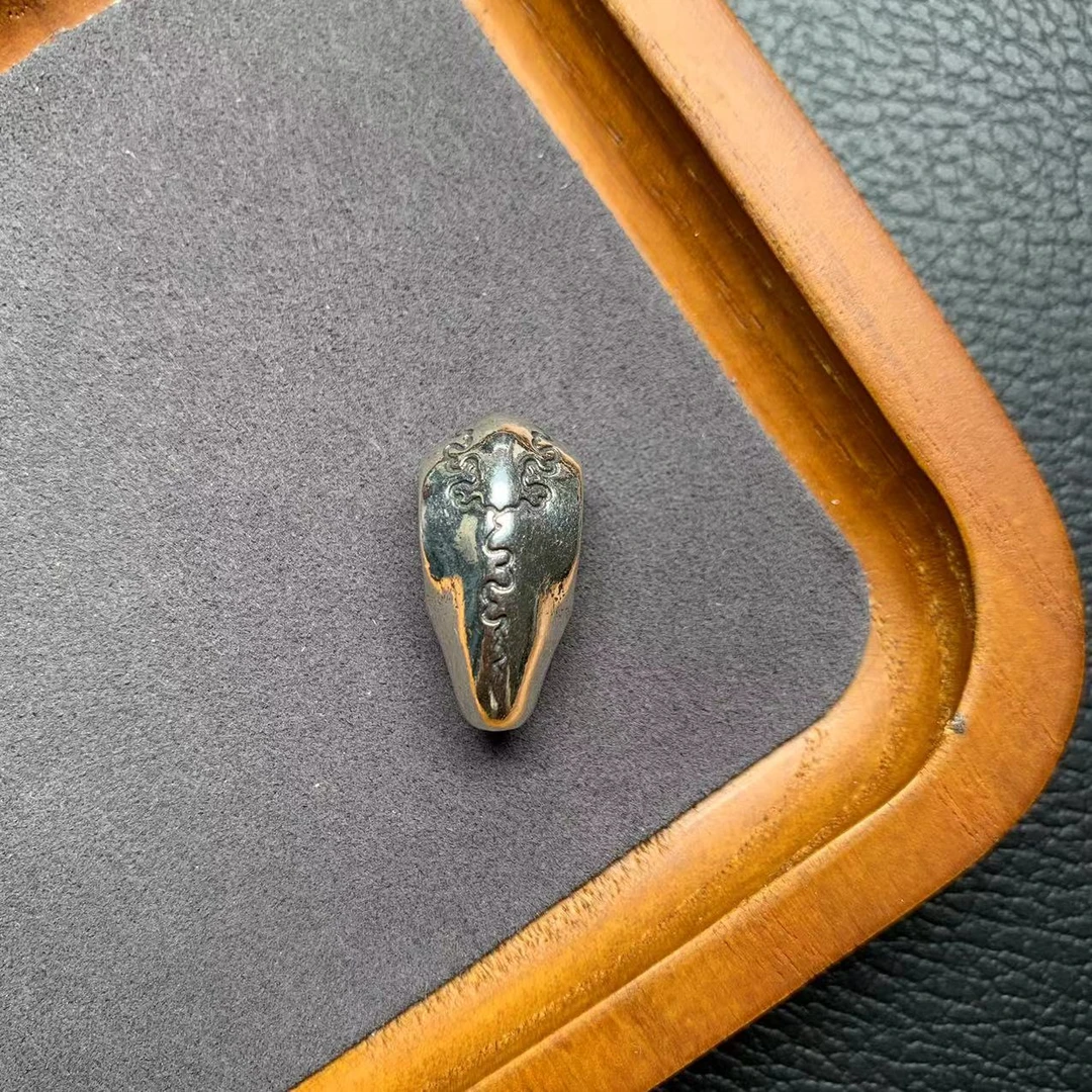 033白铜三界牌鲨鱼背三通柏香籽星月菩提椰蒂小金刚佛头文玩配饰