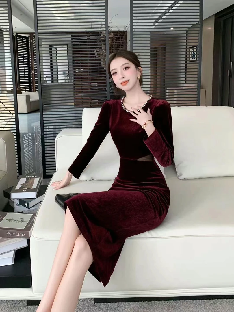 2024秋冬法式名媛高级赫本风钉珠长袖修身气质包臀裙