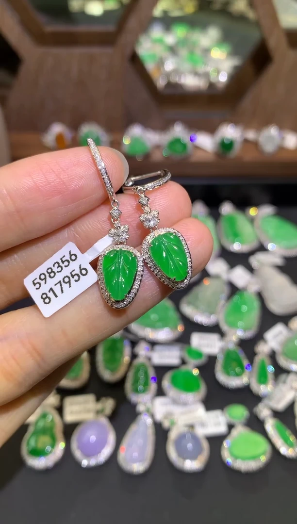 【闪购商品】翡翠吊坠(不含链)18K金镶嵌耳坠
