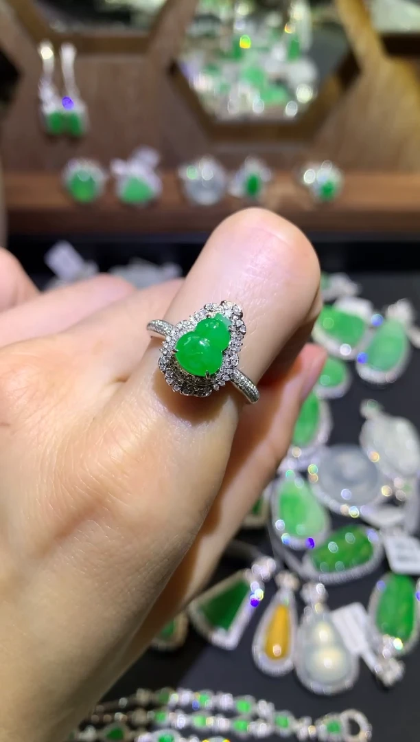 【闪购商品】翡翠吊坠(不含链)18K金镶嵌戒指