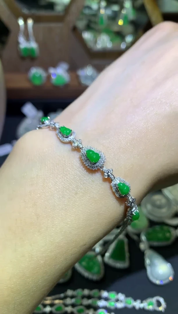 【闪购商品】翡翠吊坠(不含链)18K金镶嵌手链